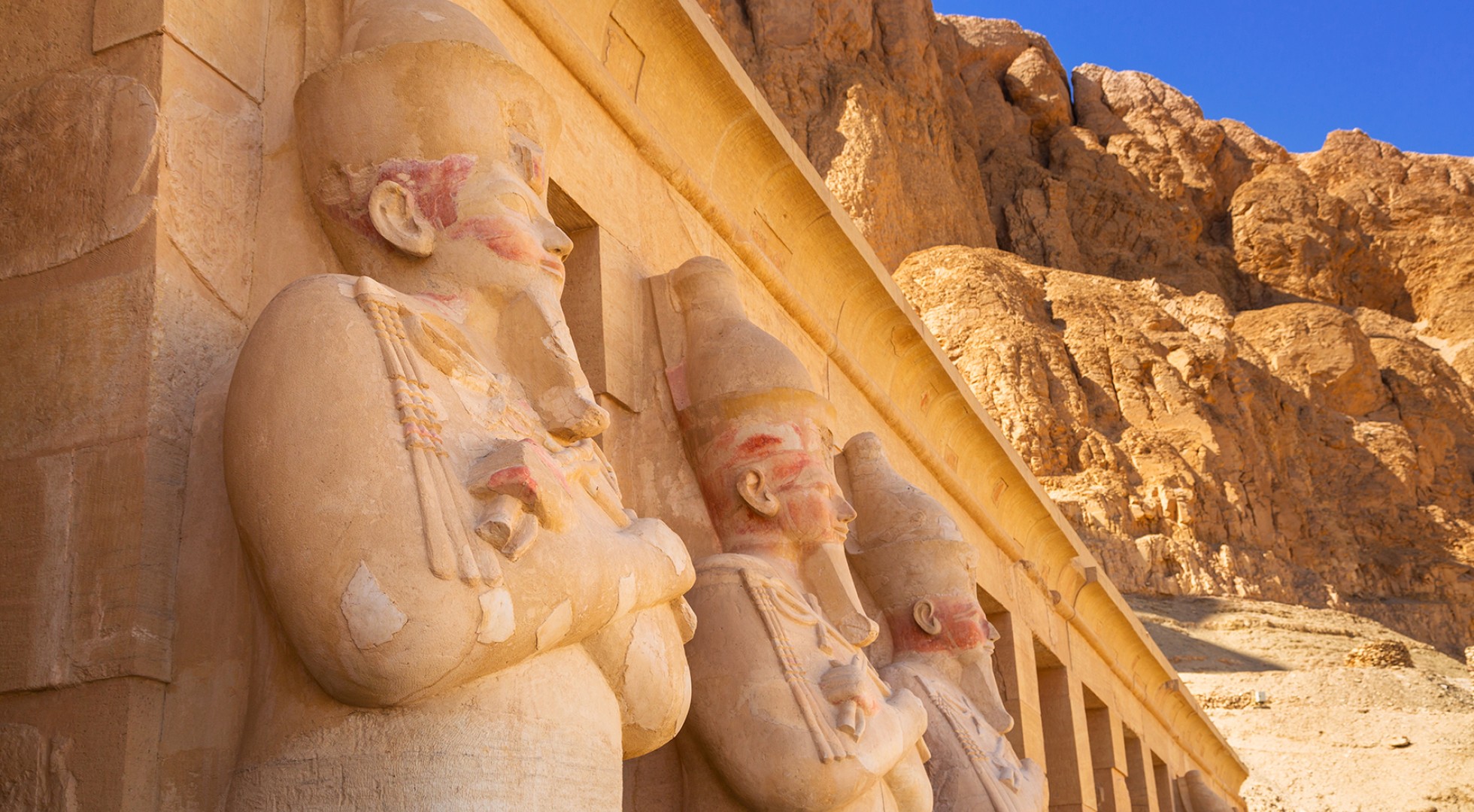 Side profile of Egyptian statues