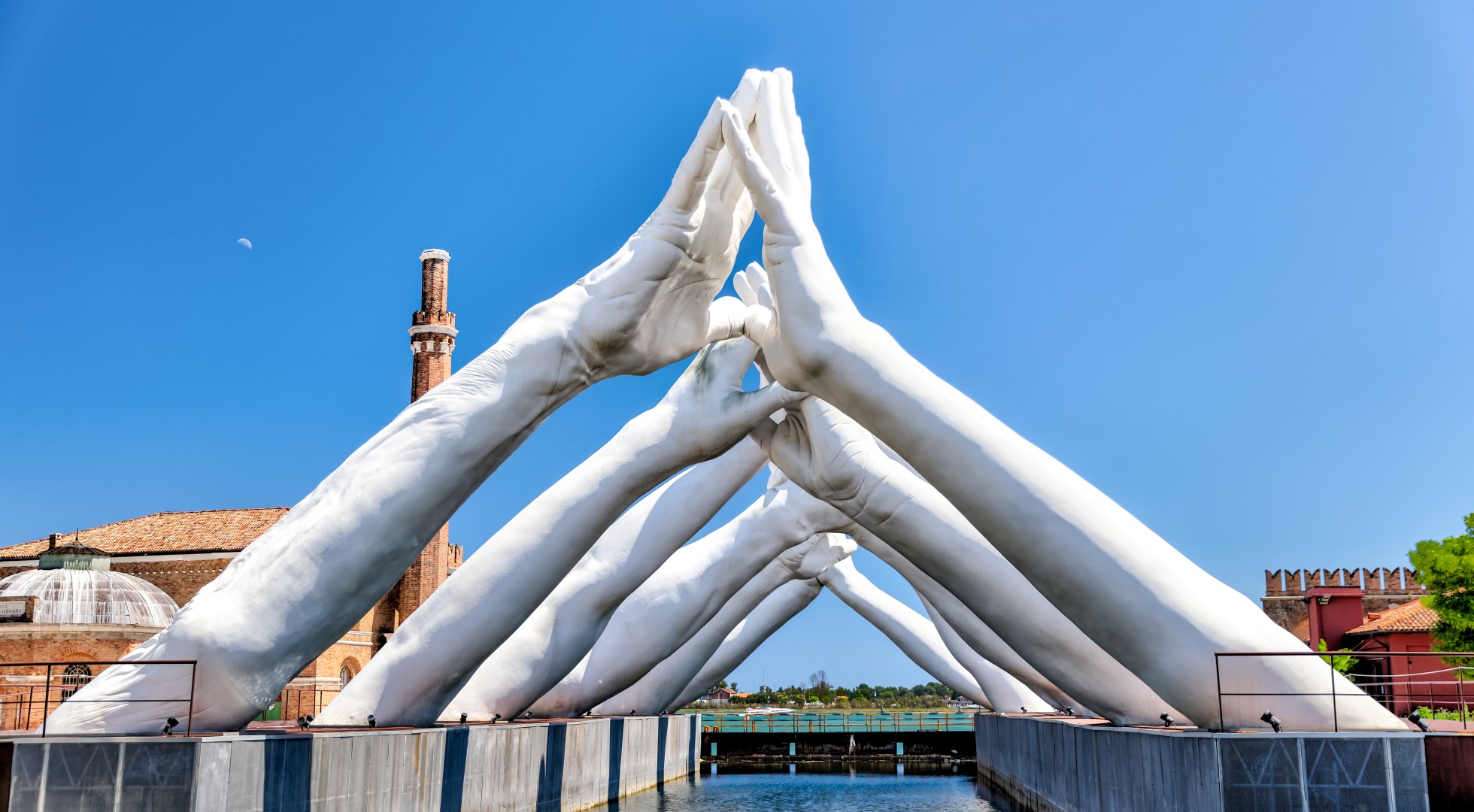 Hands statue