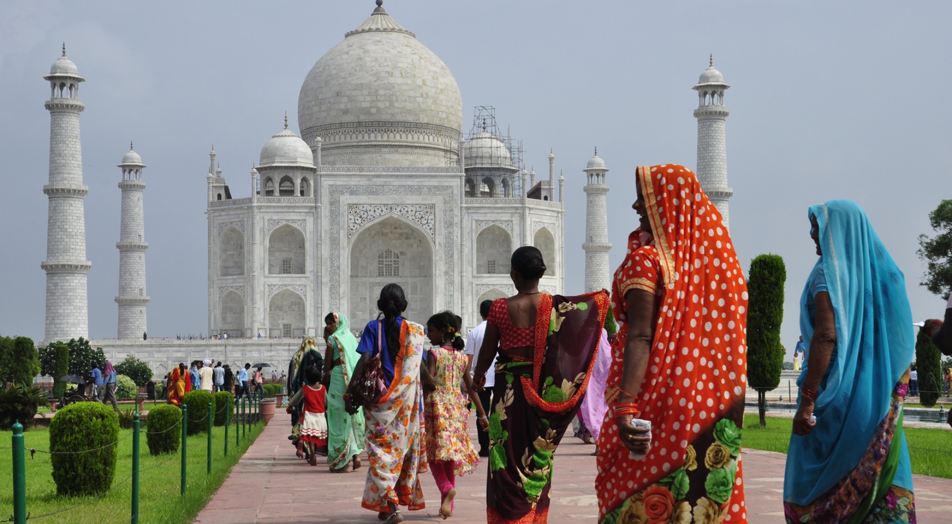 Walking up to Taj Mahal