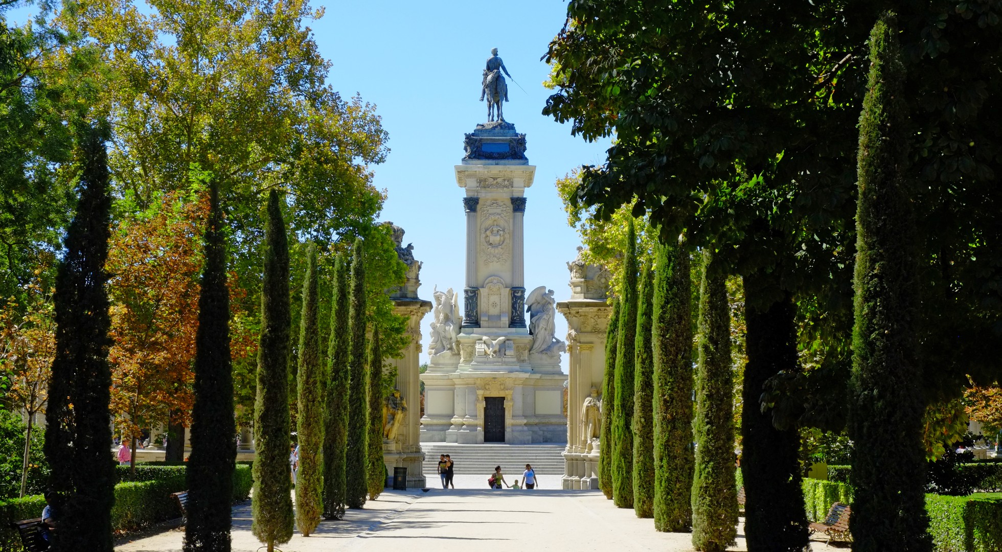 Promenade Buen Retiro Park Madrid Spain
