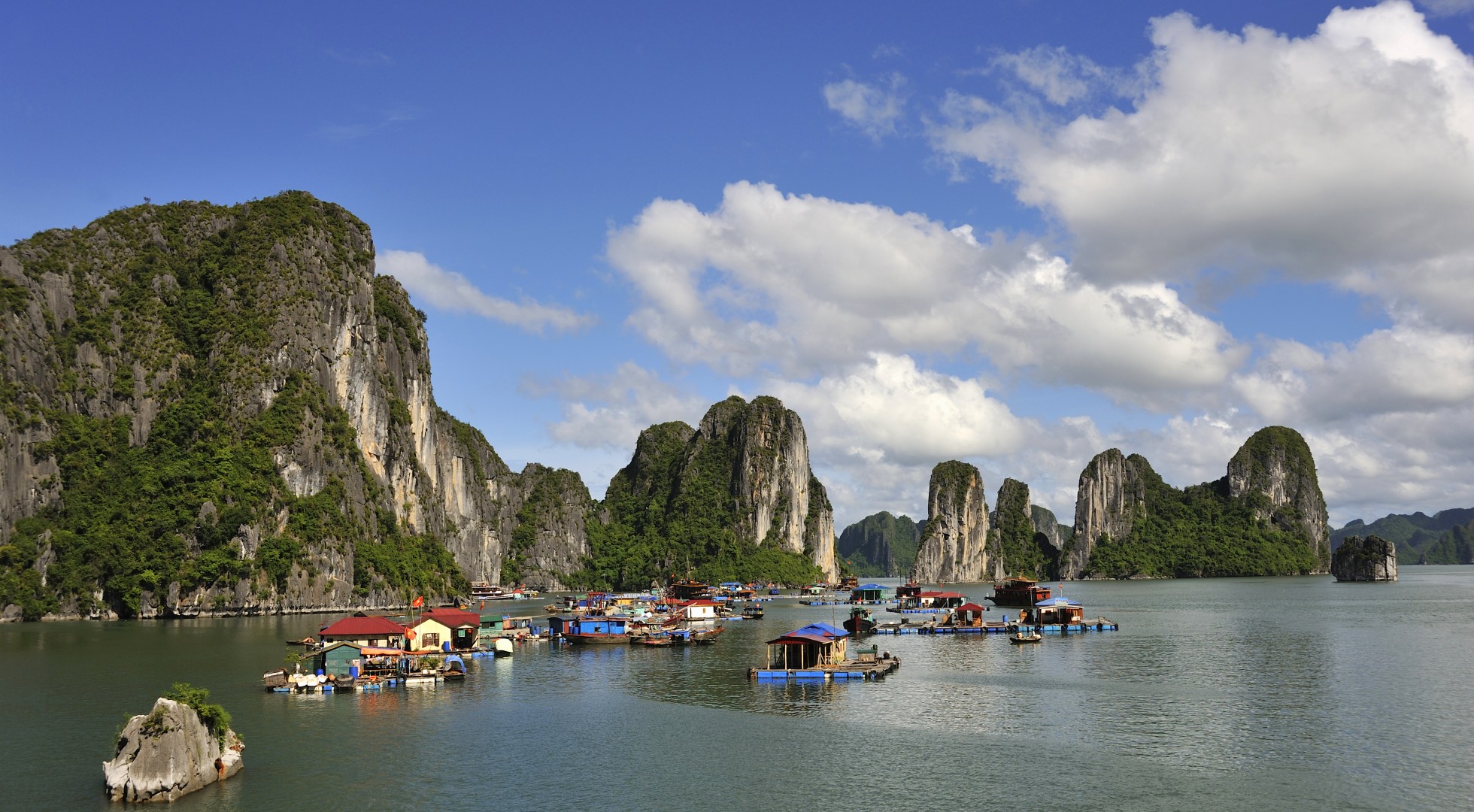 Floating fishermen village, Halong Bay