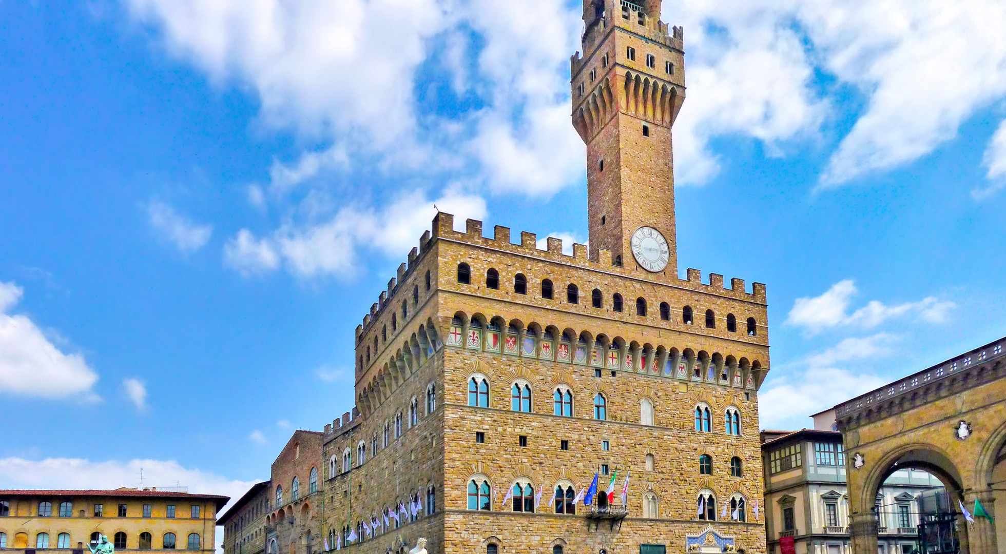 Panoramic,View,Of,Famous,Piazza,Della,Signoria,With,Palazzo,Vecchio
