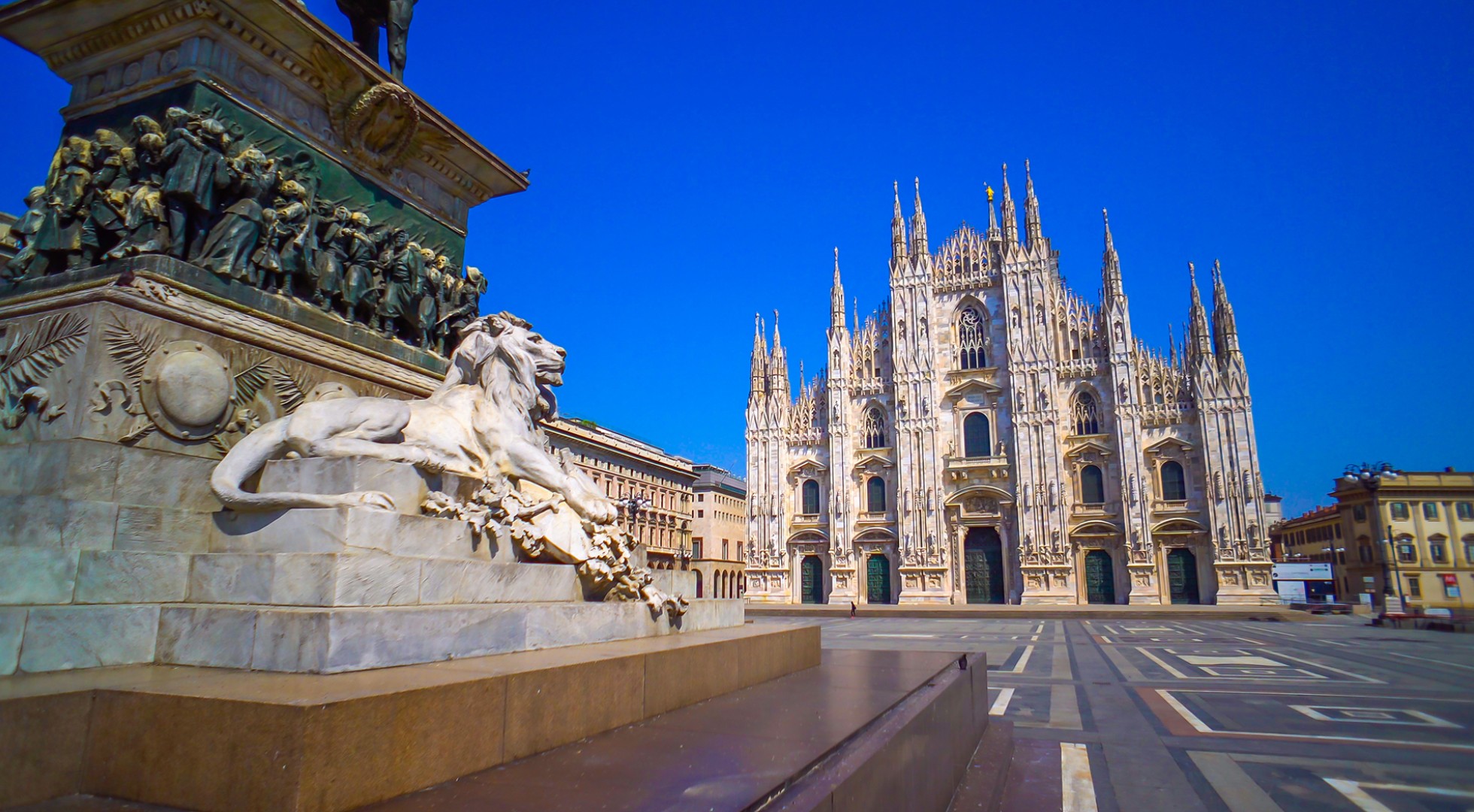 Milan,,Italy,,April,,2020:,Empty,Square,In,Front,Of,The