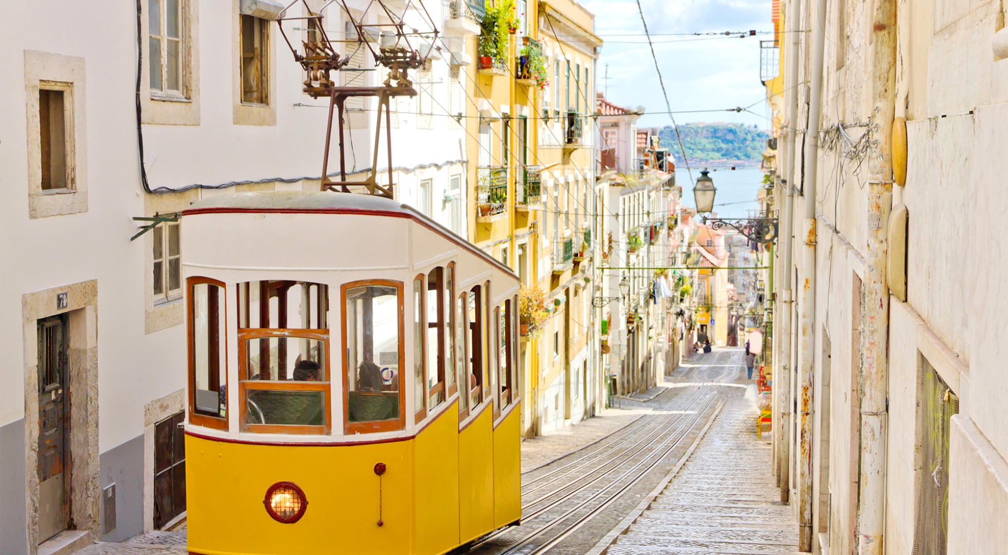 Lisbon's,Gloria,Funicular,Classified,As,A,National,Monument,Opened,1885