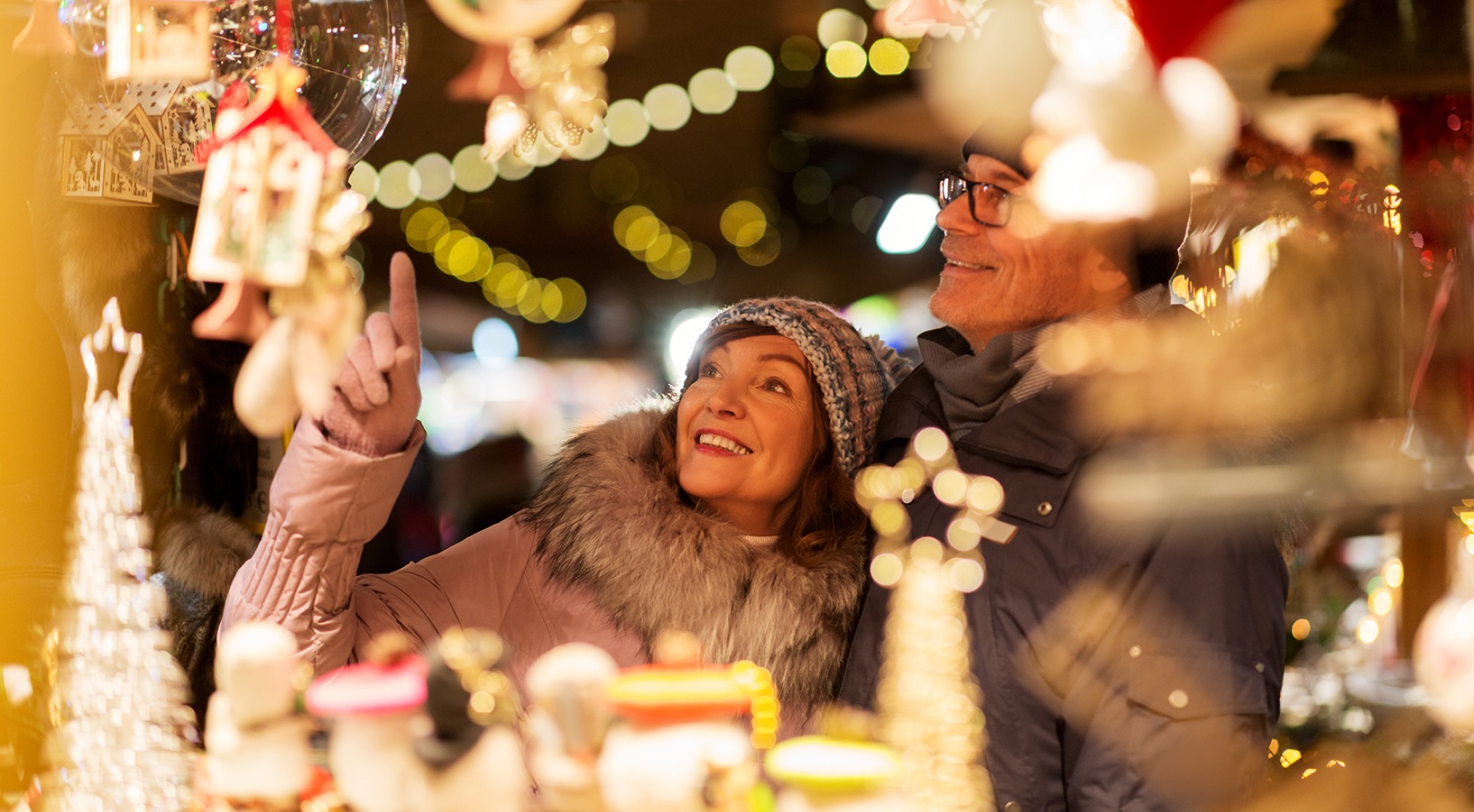 Shopping,,Winter,Holidays,And,People,Concept,-,Happy,Senior,Couple