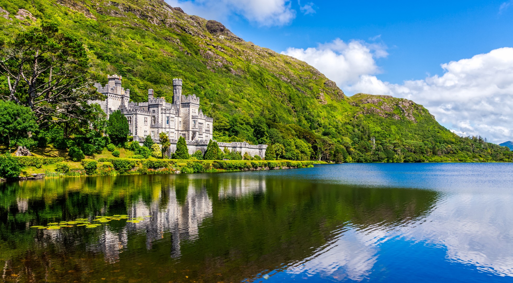 Kylemore,Abbey,,Beautiful,Castle,Like,Abbey,Reflected,In,Lake,At