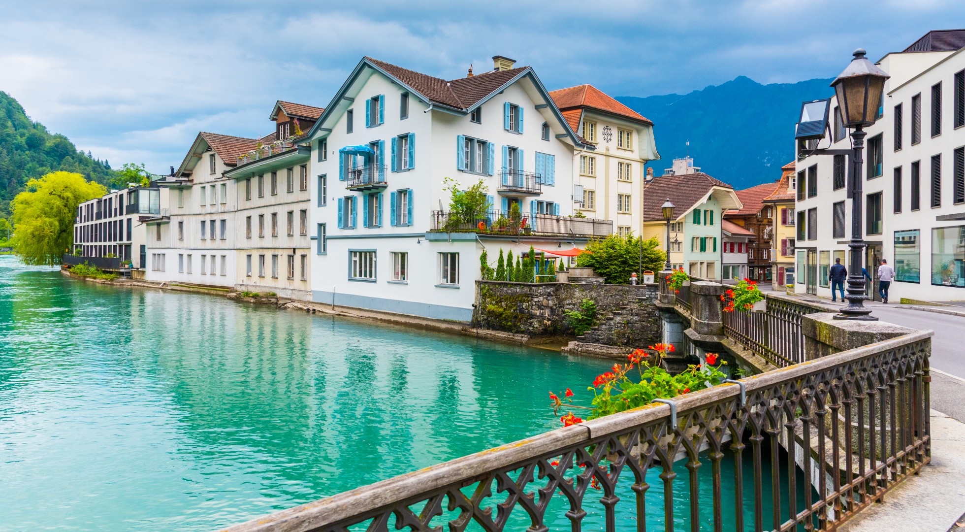Interlaken,Town,With,Thunersee,River,,Switzerland