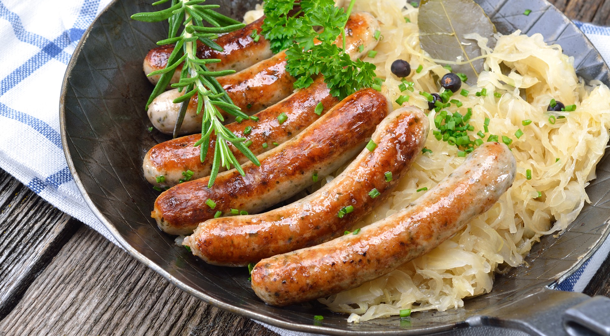 Bavarian,Fried,Sausages,On,Sauerkraut