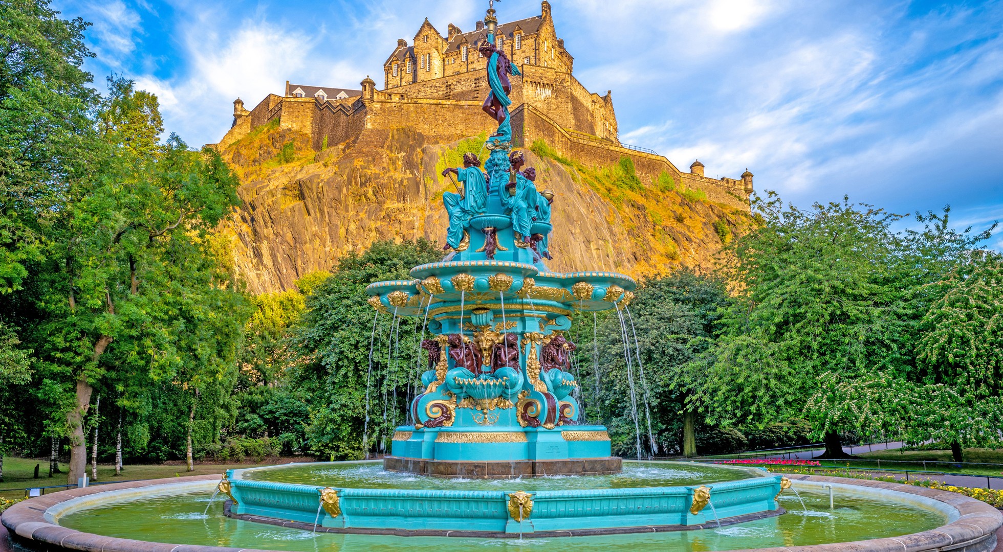 Edinburgh,Castle,And,Ross,Fountain