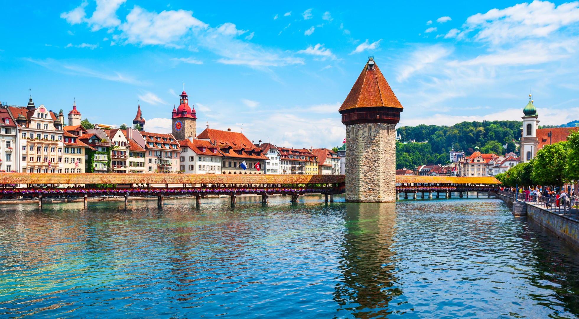 Kapellbrucke,Or,Chapel,Bridge,Is,A,Wooden,Footbridge,Spanning,Reuss
