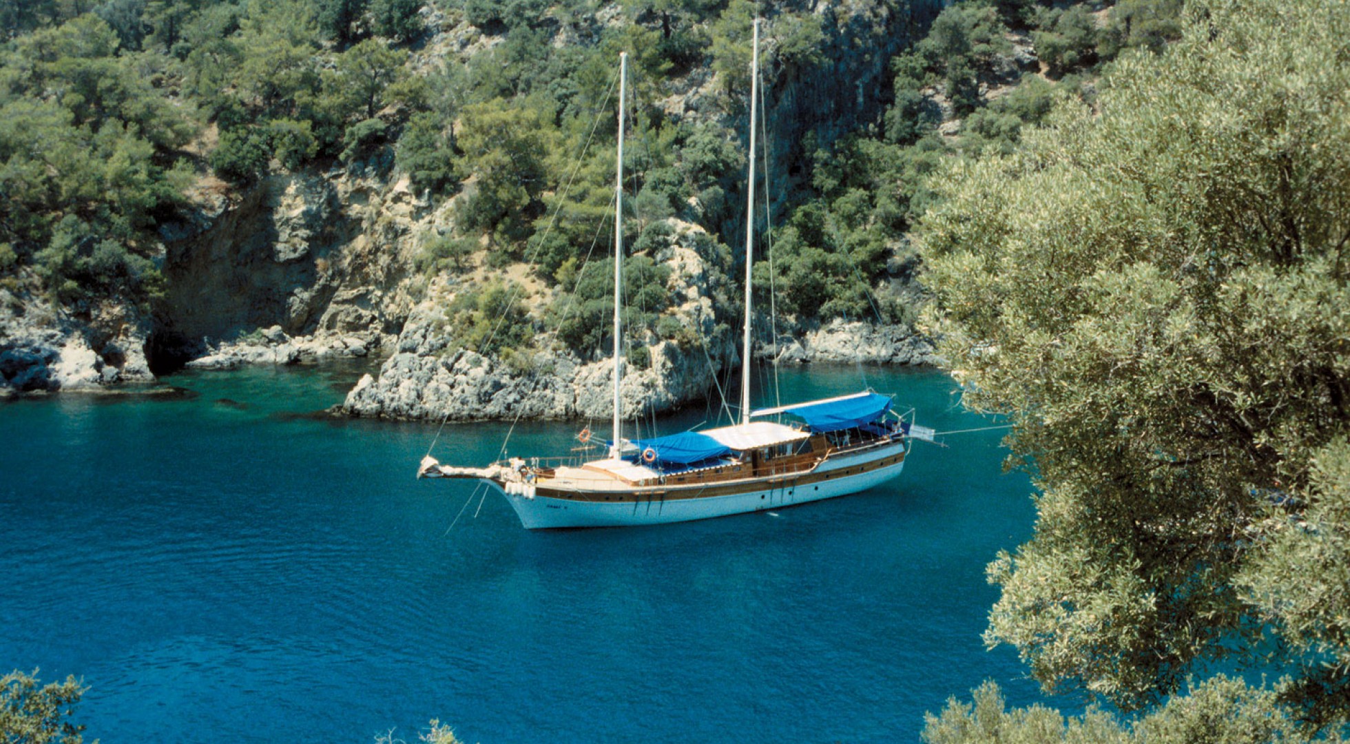 Turkey_sailboatinharbor_low