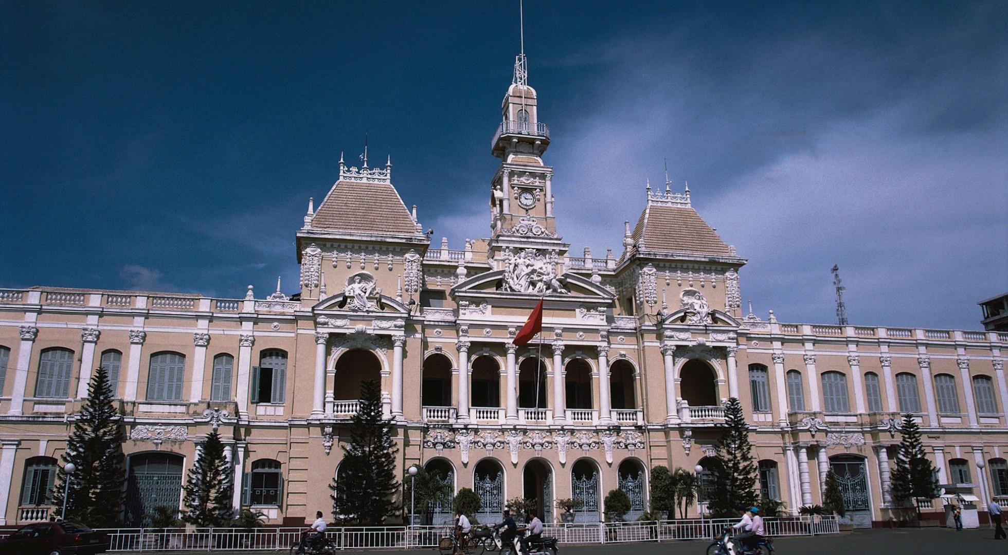 Vietnam_CityHallHoChCity