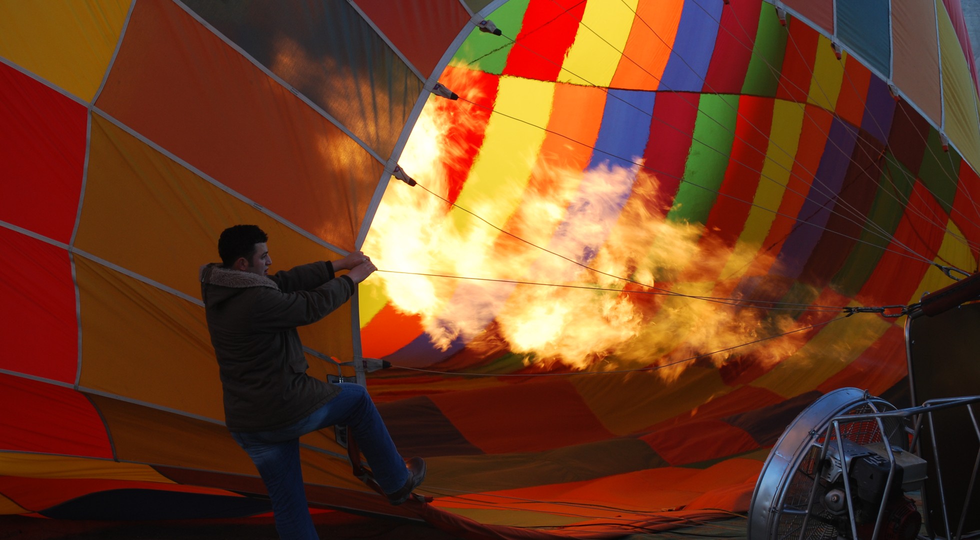balloon-fire-inflate_51073918352_o