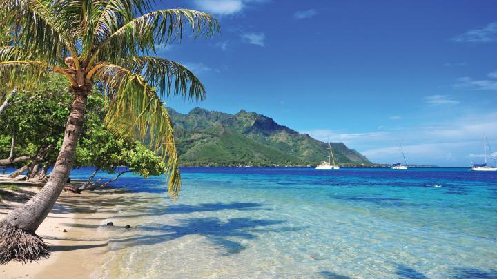 Turquoise waters off Moorea in Tahiti, French Polynesia